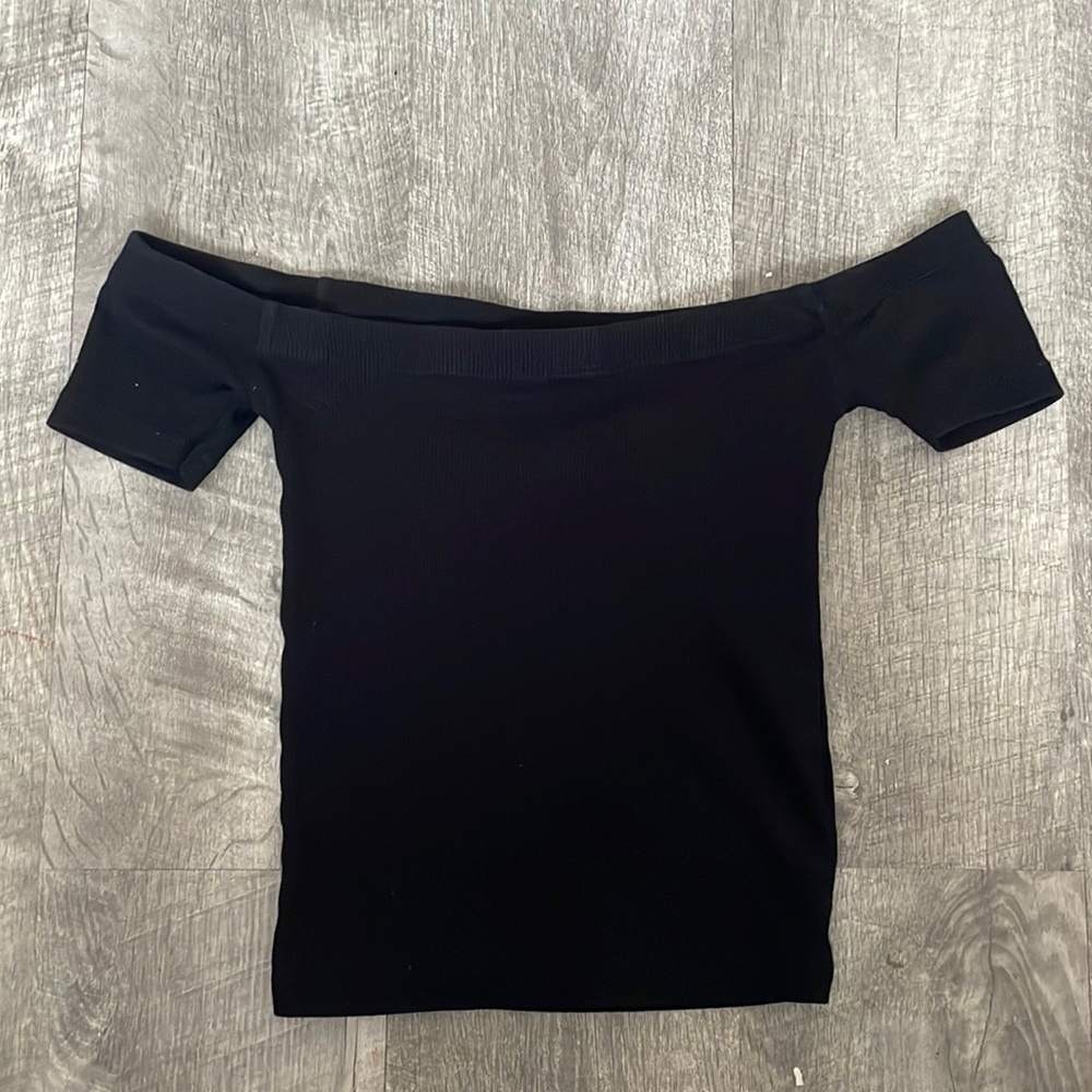 Offshoulder crop top